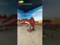 un dinosaure animatronique réaliste