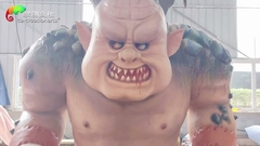 Le géant chasseur animatronique.