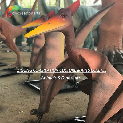 Statue de ptérosaure en fibre de verre dynamique: décoration sur le thème du Jurassique avec des ailes dynamiques