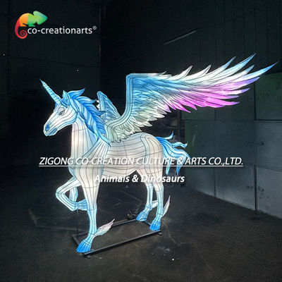 Sculpture de licorne ailée éthérée et luminescente | Art lumineux à gradient radiant