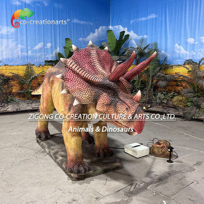 Un bon prix. Exposition immersive et réaliste de dinosaures animatroniques : Tricératops géant motorisé avec couleurs vives, mouvements articulés et rythme contrôlé à distance en ligne