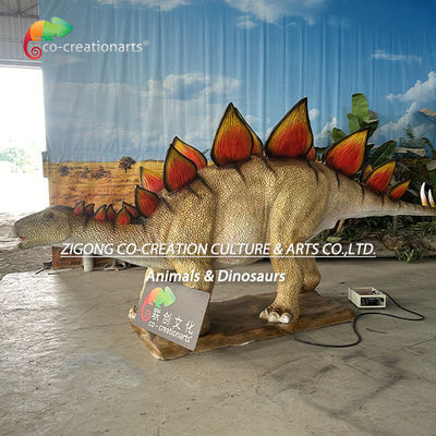 Un bon prix. Stégosaure dinosaure animatronique réaliste : peau texturée, rugissement dynamique et plaques dorsales vibrantes pour des expositions immersives en ligne